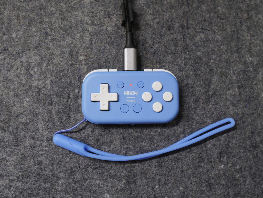 8Bitdo Micro Bluetoothゲームパッド 充電中